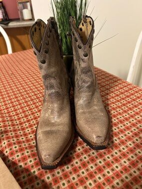 Tony Lama Ladies Brass Mardi Gras Short Cowboy Boot VF3030 size 6B
